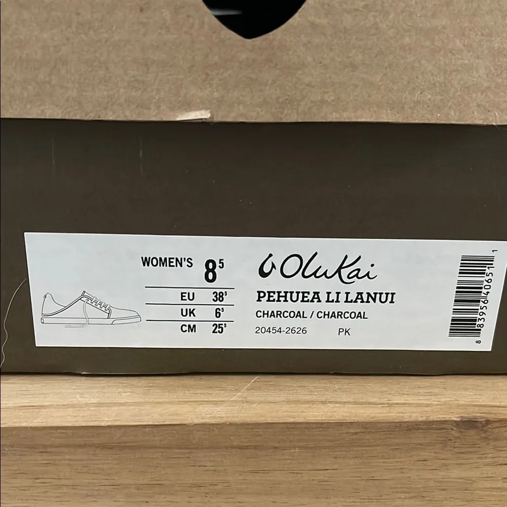 OluKai Pehuea Li Lanui Charcoal Velvet Sneakers Sz 8.5 - Picture 7 of 10